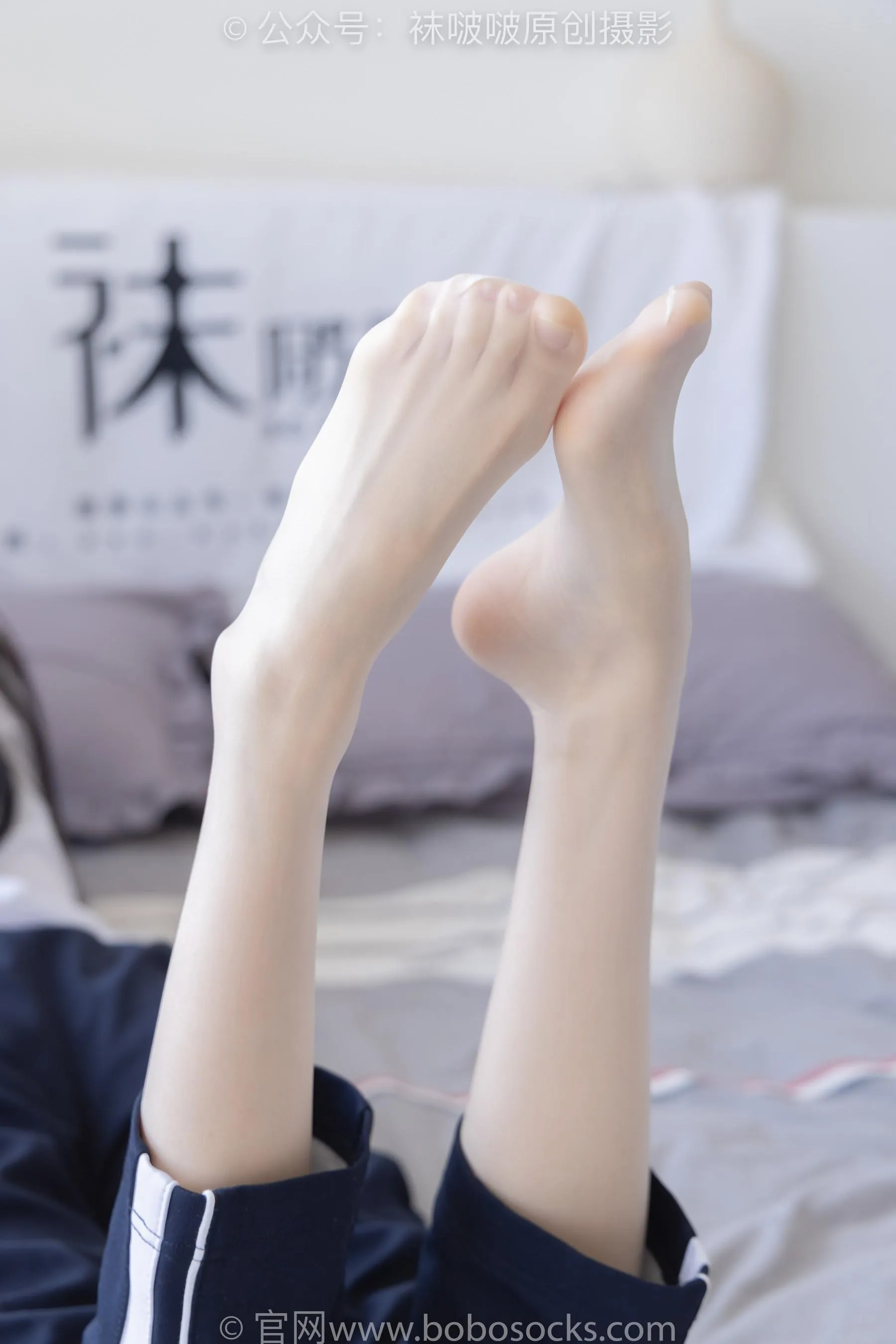 [BoBoSocks袜啵啵]NO.207 稚予-aj板鞋、白棉袜、油亮白丝、校服裤里丝 [87P]插图8